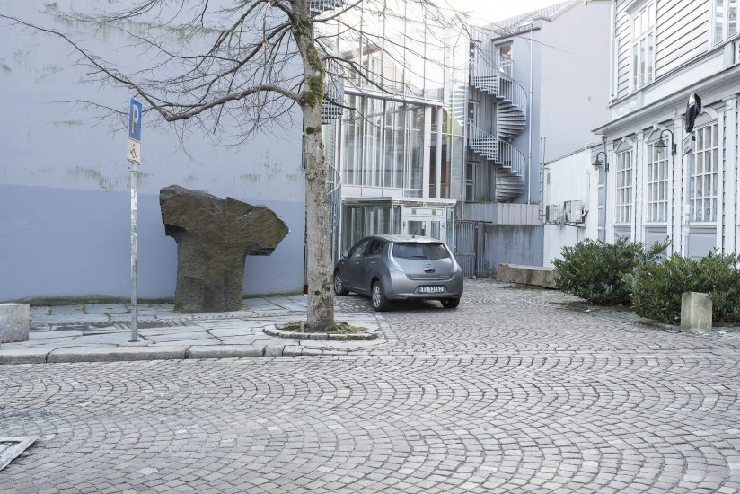 Torso og (uten tittel), Kristian Blystad. Fotograf: Thor Brødreskift