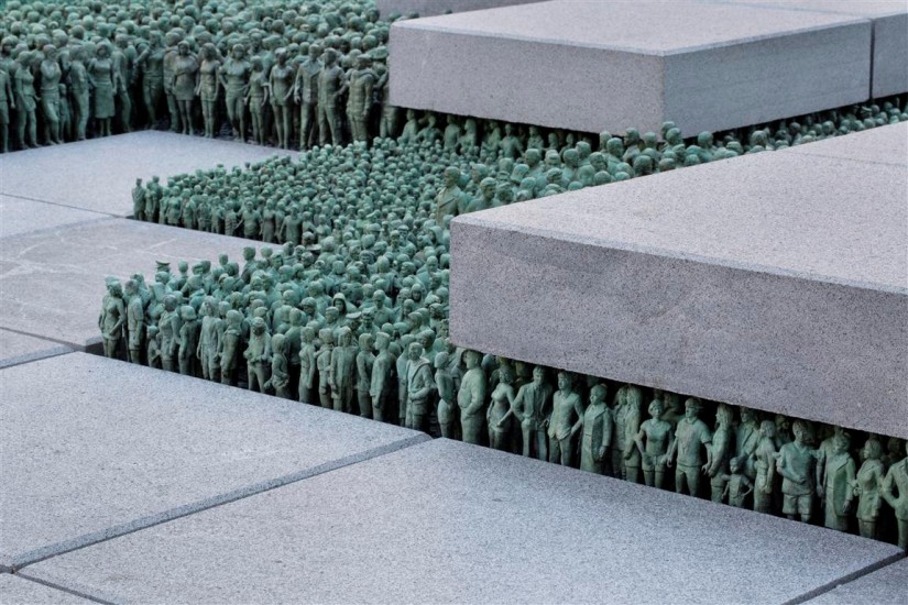 Grass Roots Square, av Do Ho Suh. Fotograf: Trond Isaksen