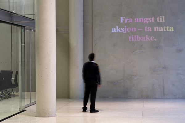 HUNDRE ÅR PÅ EN ARBEIDSDAG, av Kajsa Dahlberg. Fotograf: Trond Isaksen