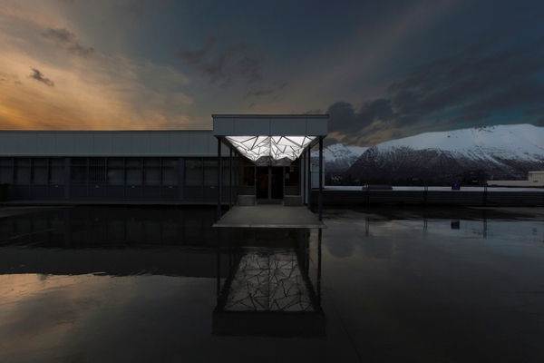 Opposite Mountain Lights, av Anders Sletvold Moe. Fotograf: Werner Zellien