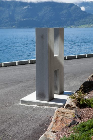 H (As In: How Dare You Concern Yourself With Art When the World Is Collapsing Around You and There Are Obviously a Million Better, More Important Things To Do), Lina Viste Grønli. Fotograf: Ingvild Brekke Myklebust