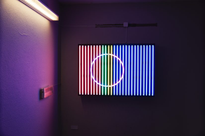 The Sami Peoples Flag in Neon, Lars Laumann, Kjersti Andvig. Fotograf: Michael Miller