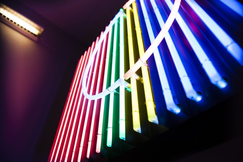The Sami Peoples Flag in Neon, Lars Laumann, Kjersti Andvig. Fotograf: Michael Miller
