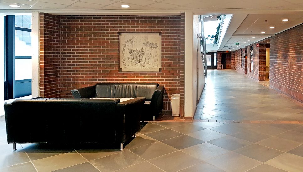 <em>(bordplate med fliser i sort/hvitt) og (uten tittel)</em>, Yngvild Fagerheim. Photographer: KORO