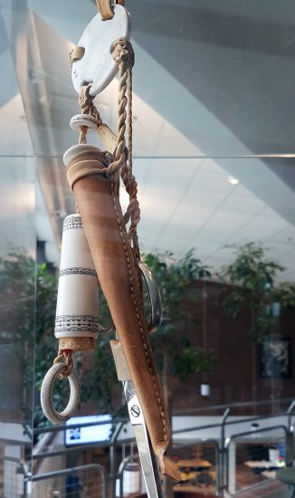 <em>(Kniv, kaup, beinring, saks, slire og náhppi)</em>, Johan Rist. Photographer: KORO