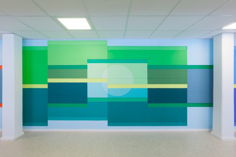 <em>Kromatisk passasje (veggmaleri over et relieff av arkitekt Erik Fasting (1967)</em>, Per Formo. Photographer: Werner Zellien