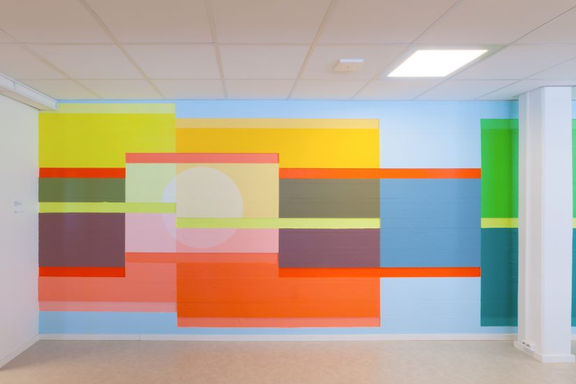 <em>Kromatisk passasje (veggmaleri over et relieff av arkitekt Erik Fasting (1967)</em>, Per Formo. Photographer: Werner Zellien