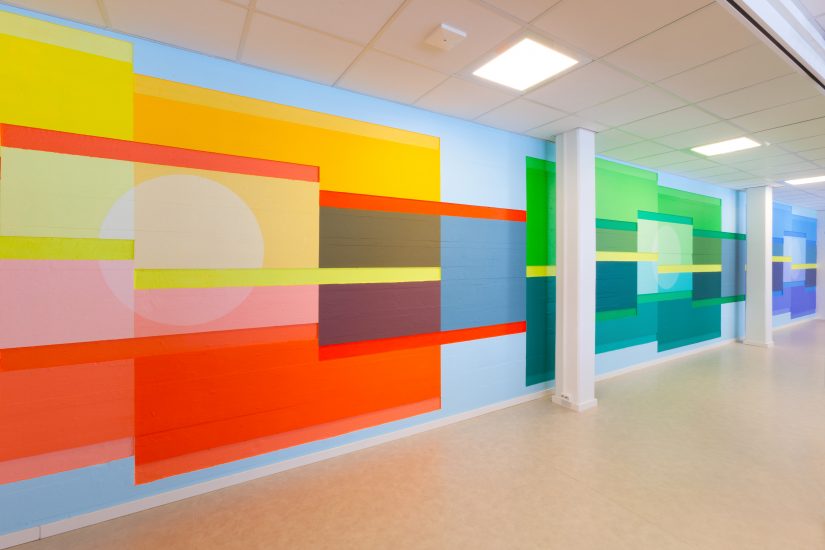 <em>Kromatisk passasje (veggmaleri over et relieff av arkitekt Erik Fasting (1967)</em>, Per Formo. Photographer: Werner Zellien