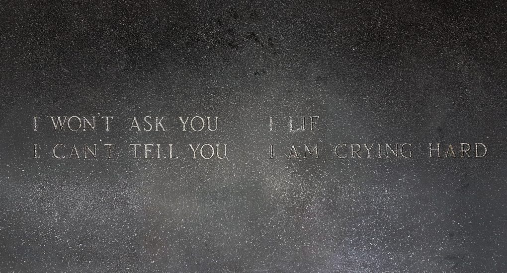 <em>(tekst fra "Arno" på innendørs benker)</em>, Jenny Holzer. Photographer: Cathrine Wang / KORO