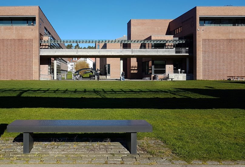 <em>(tekster på utendørs benker)</em>, Jenny Holzer. Photographer: Cathrine Wang / KORO