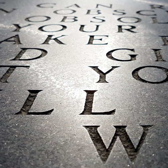 <em>(tekster på utendørs benker)</em>, Jenny Holzer. Photographer: Cathrine Wang / KORO