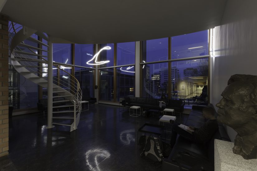 Folding, Brigitte Kowanz. Fotograf: Werner Zellien