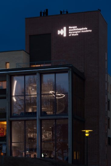 Folding, Brigitte Kowanz. Fotograf: Werner Zellien