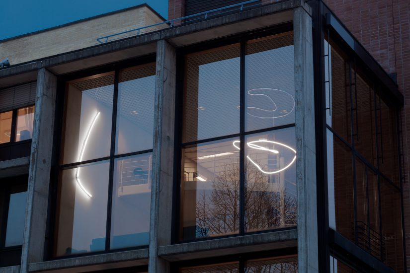 Folding, Brigitte Kowanz. Fotograf: Werner Zellien