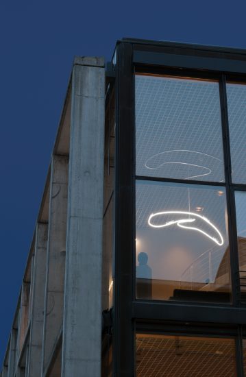 Folding, Brigitte Kowanz. Fotograf: Werner Zellien