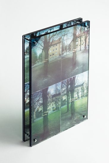 <em>Anne Skaansar</em>, transparent foto montert på speilfolie, 1991. Photographer: Vegard Kleven