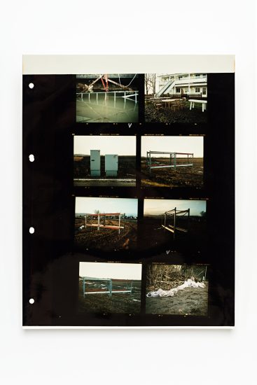 <em>Linn Pedersen</em>, analogt fotografi (kontaktkopi av mellomformatbilder), 2006. Photographer: Vegard Kleven