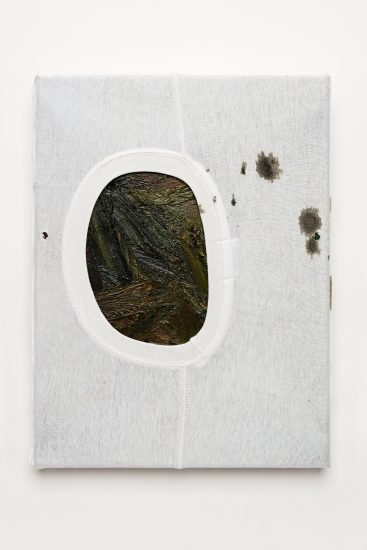<em>Sten Are Sandbeck</em>, oljemaling på linlerret og del av bomulls T-shirt, 2016. Photographer: Vegard Kleven