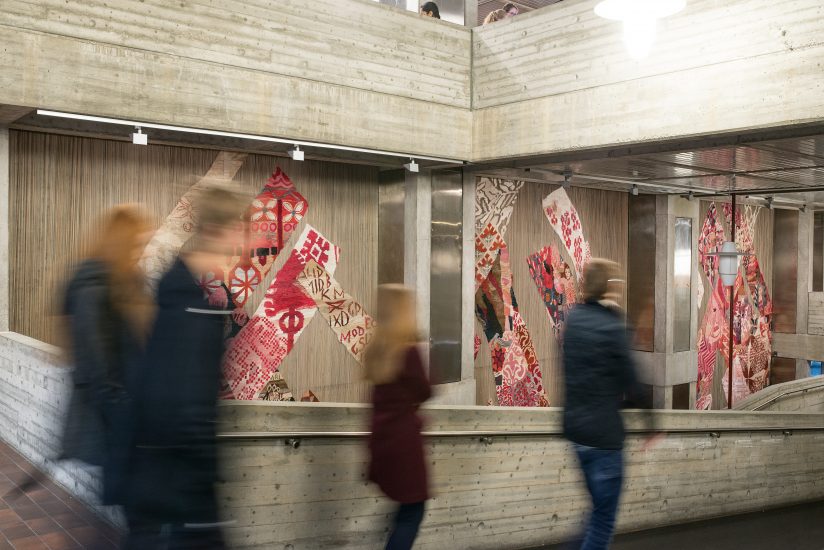 Den røde tråd, Else Marie Jakobsen. Fotograf: Thor Brødreskift