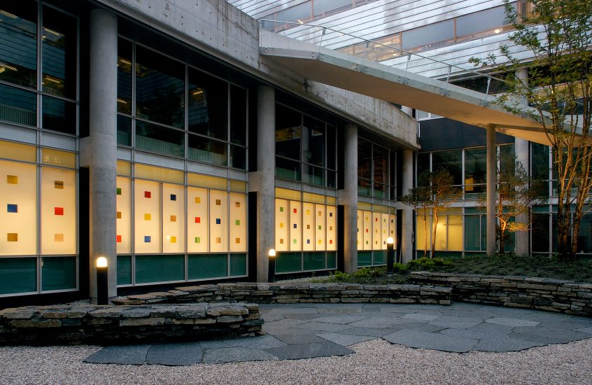 <em>SEIGEN-tei (1) og(komposisjon med 6 farger)</em>, Arne H. Malmedal. Photographer: Jaro Hollan