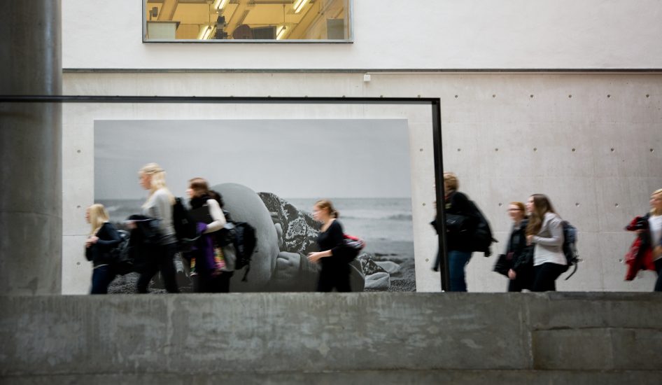 <em>Uten tittel (Hode på stranden)</em>, Tom Sandberg. Photographer: Jiri Havran