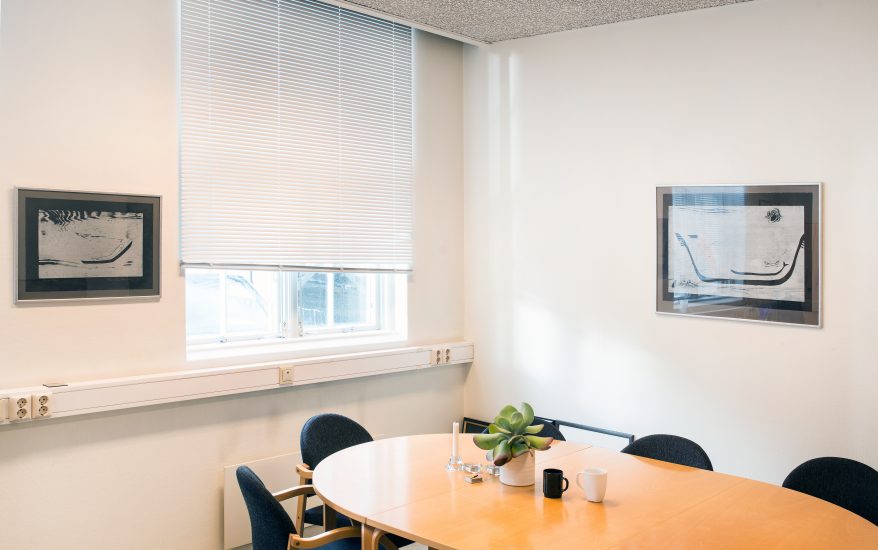 <em>(uten tittel) og Lykkelig reise</em>, Trine Lindheim. Photographer: Thor Brødreskift