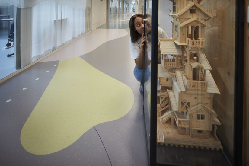 <em>Kunsten og arkitekturen ved barne- og ungdomssenteret, Haukeland Universitetssykehus</em>, Ola Lysgaard. Photographer: Øystein Klakegg