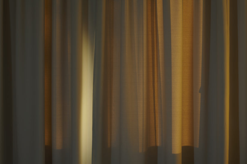 sun setting on grey curtains, Morten Andenæs. Fotograf: Morten Andenæs