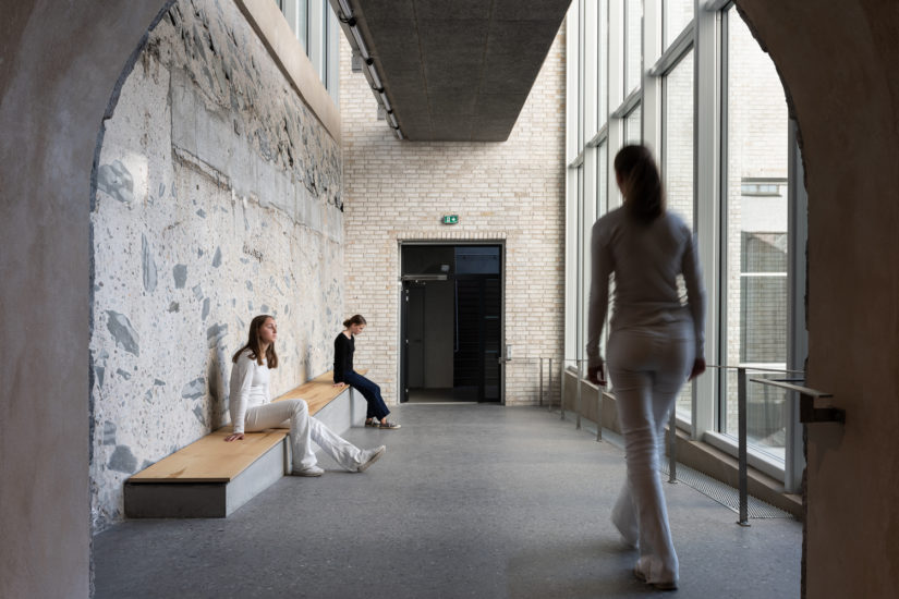 Sekvensielt fremført lydinstallasjon basert på klangen fra DS Donaus skipsklokke, Camille Norment. Fotograf: Niklas Hart