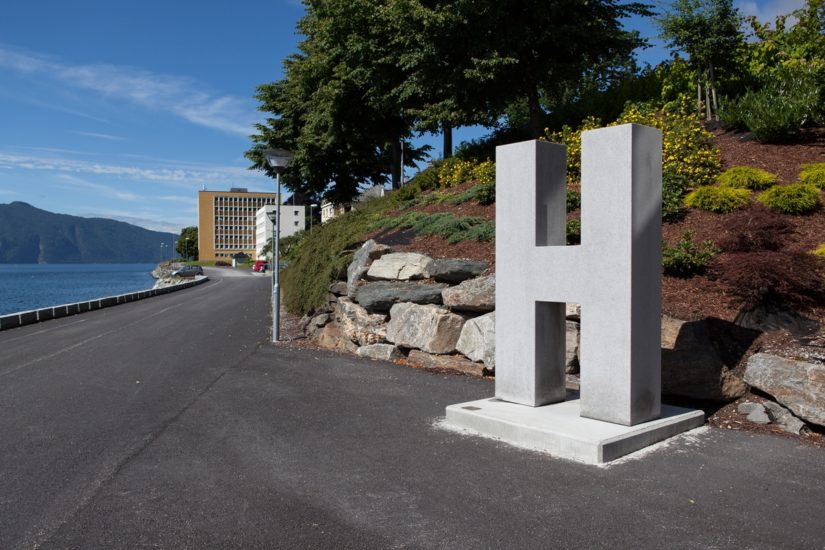 <em>H (As In: How Dare You Concern Yourself With Art When the World Is Collapsing Around You and There Are Obviously a Million Better, More Important Things To Do)</em>, Lina Viste Grønli. Photographer: Ingvild Brekke Myklebust