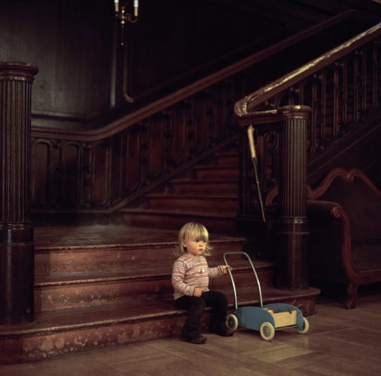 <em>The ideal state (Playing in the hallway of Schloss Tonndorf)</em>, Una Hunderi. Photographer: Una Hunderi