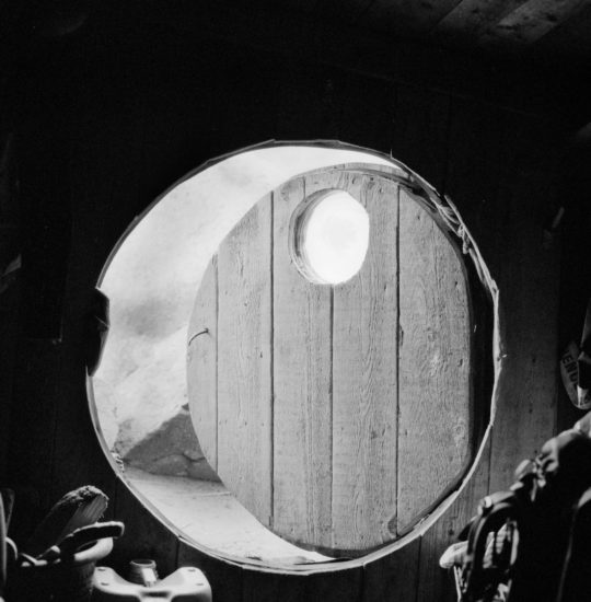 <em>The ideal state (Home for two surfers)</em>, Una Hunderi. Photographer: Una Hunderi