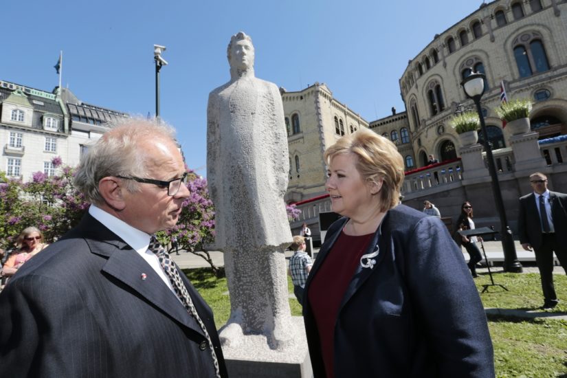 <em>Christian Frederik monumentet på Eidsvolls plass</em>, Kristian Blystad. Photographer: Lise Åserud