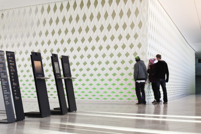 <em>The other wall</em>, Olafur Eliasson. Photographer: Trond A. Isaksen
