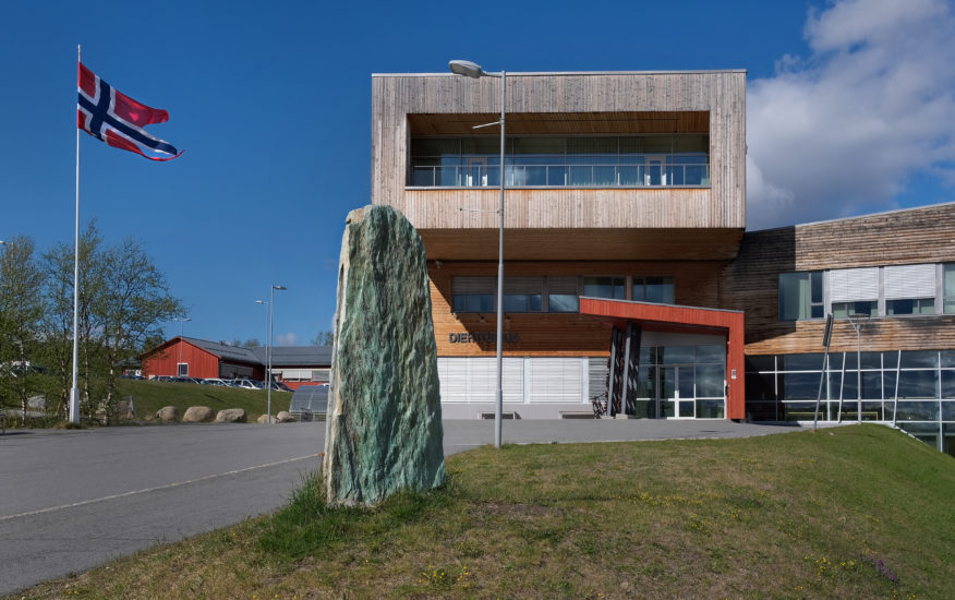 <em>ÁHKKU (5)</em>, Kurt Hermansen, Hagbart Solløs. Photographer: Cathrine Wang / KORO