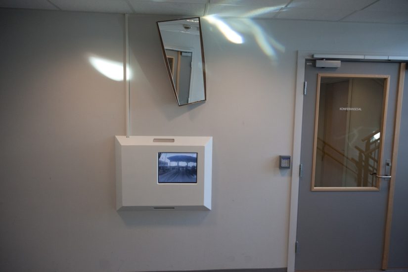 <em>chain reflection corridor</em>, Lutz-Rainer Müller. Photographer: Ole John Aandal