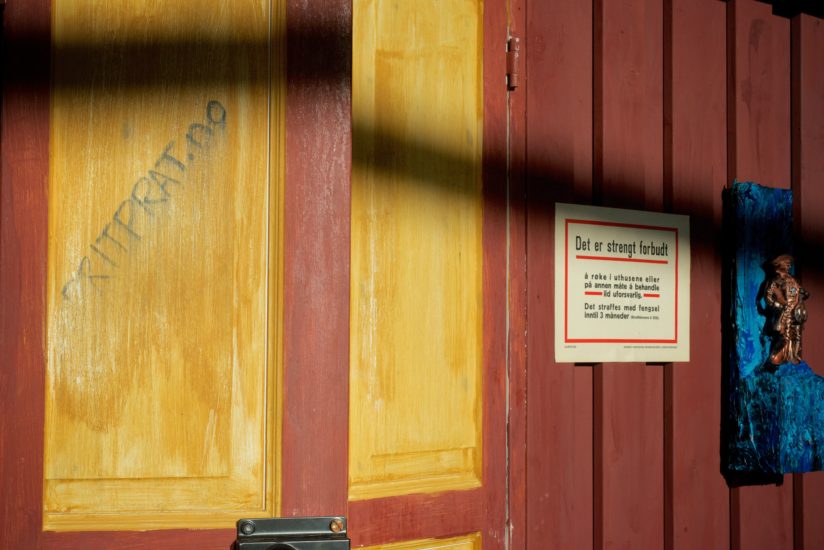 <em>Drit i det (dassen)</em>, Jostein Stalheim, Jon Hoem. Photographer: Pål Hoff