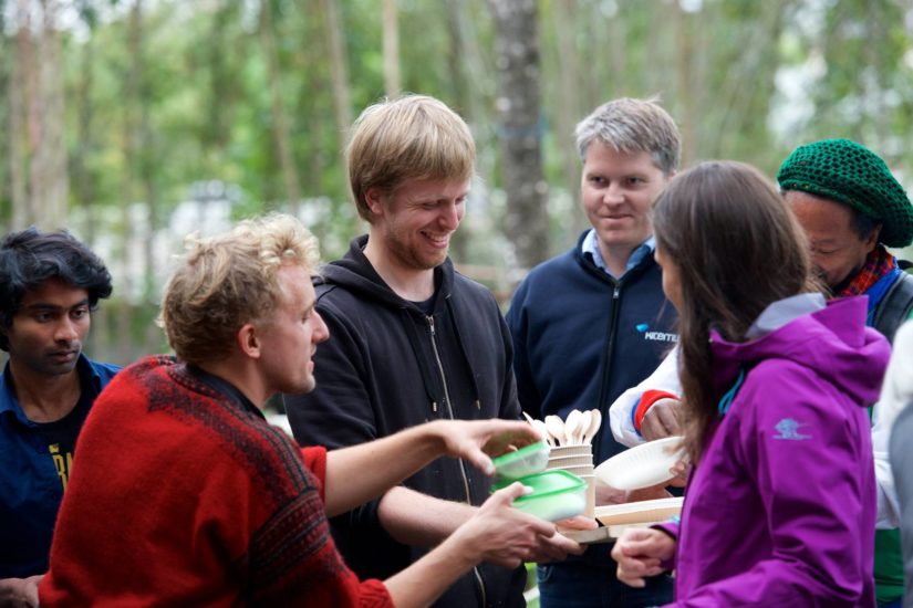 <em>Vågestykke #1 Luftballett</em>, Friluftskjøkkenet. Prabu Sai Manoj, Christian Høye, Øystein Nesheim, Tamrat Gezahegne og Synnøve Kvamme. Photographer: Pål Hoff