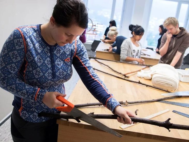 <em>Vågestykke #1 Luftballett</em>, Studentar, Helen Johannessen og Anne Myklebust Lynngård i arbeid med scenografien til Luftballettcampen. Photographer: Pål Hoff