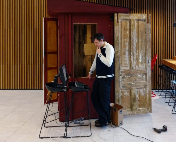 <em>Drit i det (dassen)</em>, Jostein Stalheim, Jon Hoem. Photographer: Pål Hoff