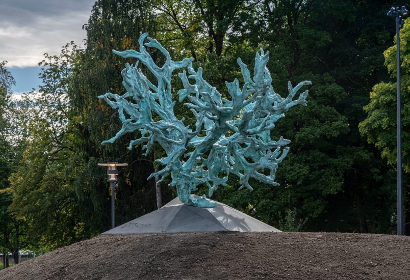 <em>Feeding from the Tree of Knowledge</em>, Kathrin Schlegel. Photographer: Øystein Thorvaldsen
