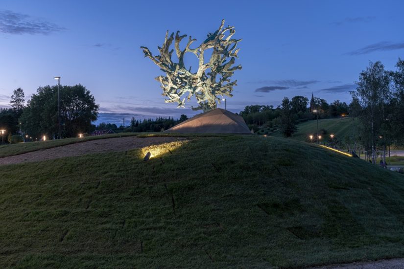 <em>Feeding from the Tree of Knowledge</em>, Kathrin Schlegel. Photographer: Øystein Thorvaldsen
