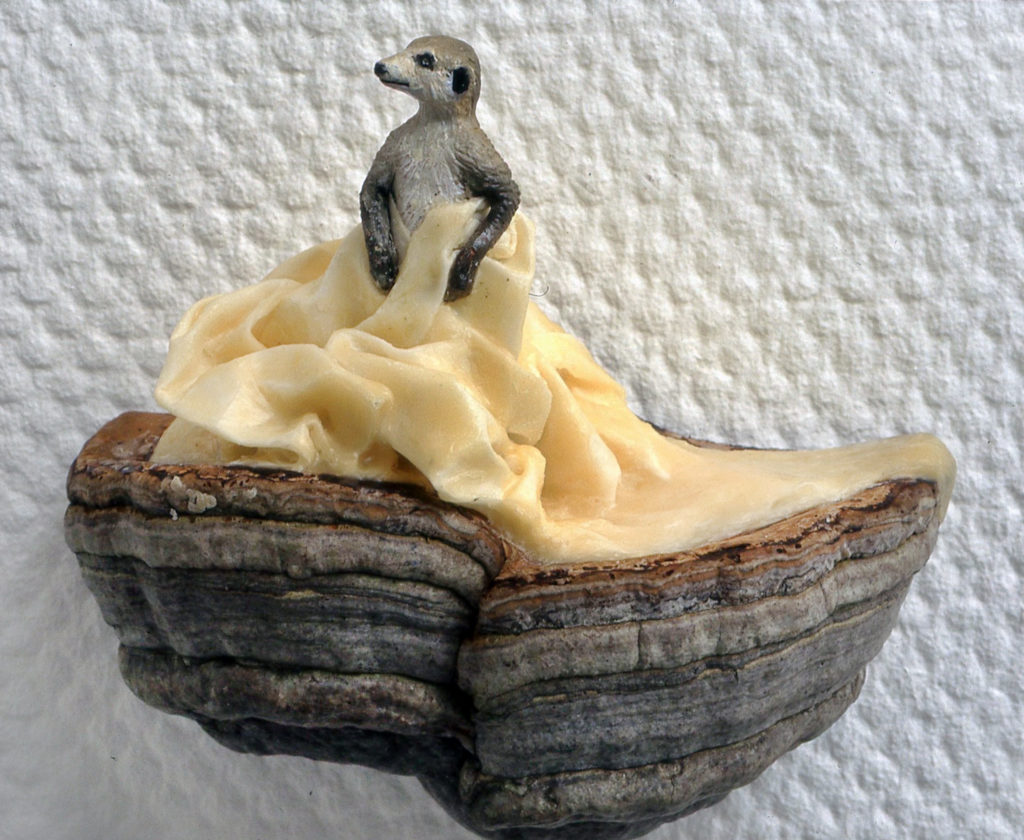 <em>Antropomorf oppstilling. Drapert</em>, Astrid Nondal. Photographer: Astrid Nondal