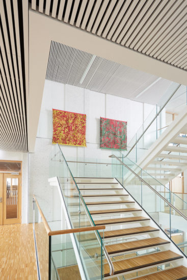 Four red roebuck at a white water, Four tall stags at a green mountain, Søren Krag. Fotograf: Jan Khür