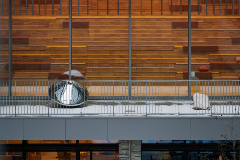 <em>Perler</em>, Mari Røysamb, Ole Rosén. Photographer: Pål Hoff