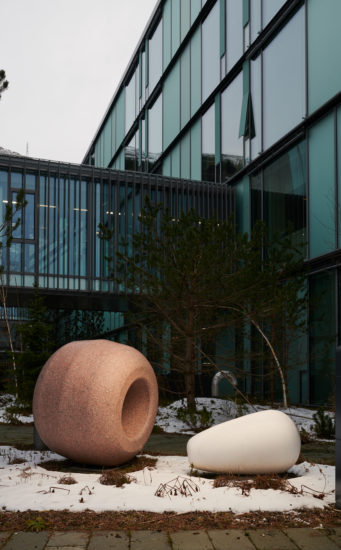 <em>Perler</em>, Mari Røysamb, Ole Rosén. Photographer: Pål Hoff