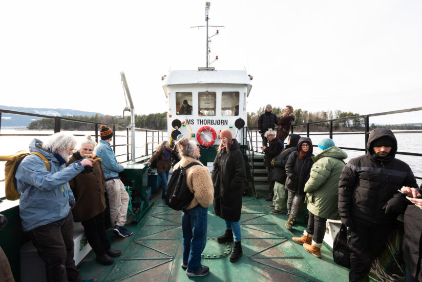 Kunstnere og arkitekter på befaring på Utøya, . Fotograf: Niklas Hart