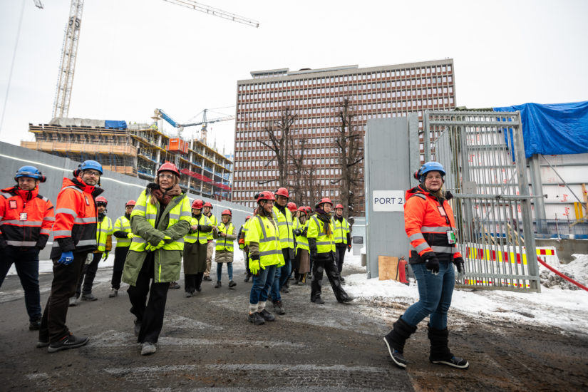 Kunstnere og arkitekter på befaring i regjeringskvartalet, . Fotograf: Niklas Hart