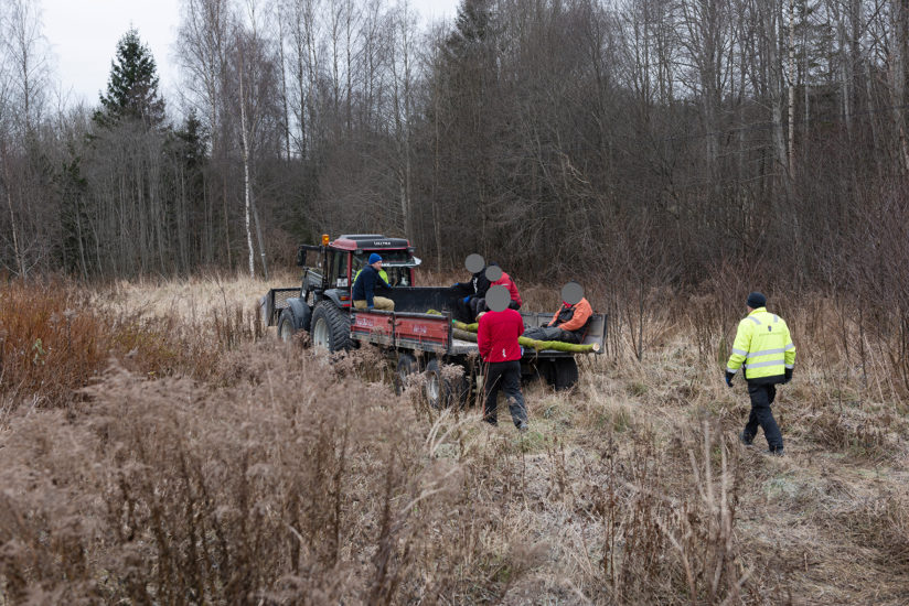 Workshop, Vuogas har sammen med innsatte og ansatte i fengslet, og Rud videregående skole bygget verket Flukthus / Báhtarangoahti. Vougas lea ovttasbargan giddagasain ja virggesain giddagasas, ja Rud joatkkaskuvlla olggobealde oahppiin ráhkadan dáiddadaga Báhtarangoahti / Flukthus. Fotograf: Thomas Tveter