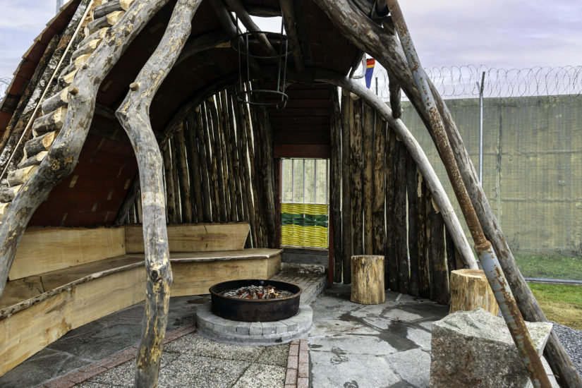 Flukthus / Báhtarangoahti, Vuogas – ved Joar Nango og Eystein Talleraas. Fotograf: Thomas Tveter